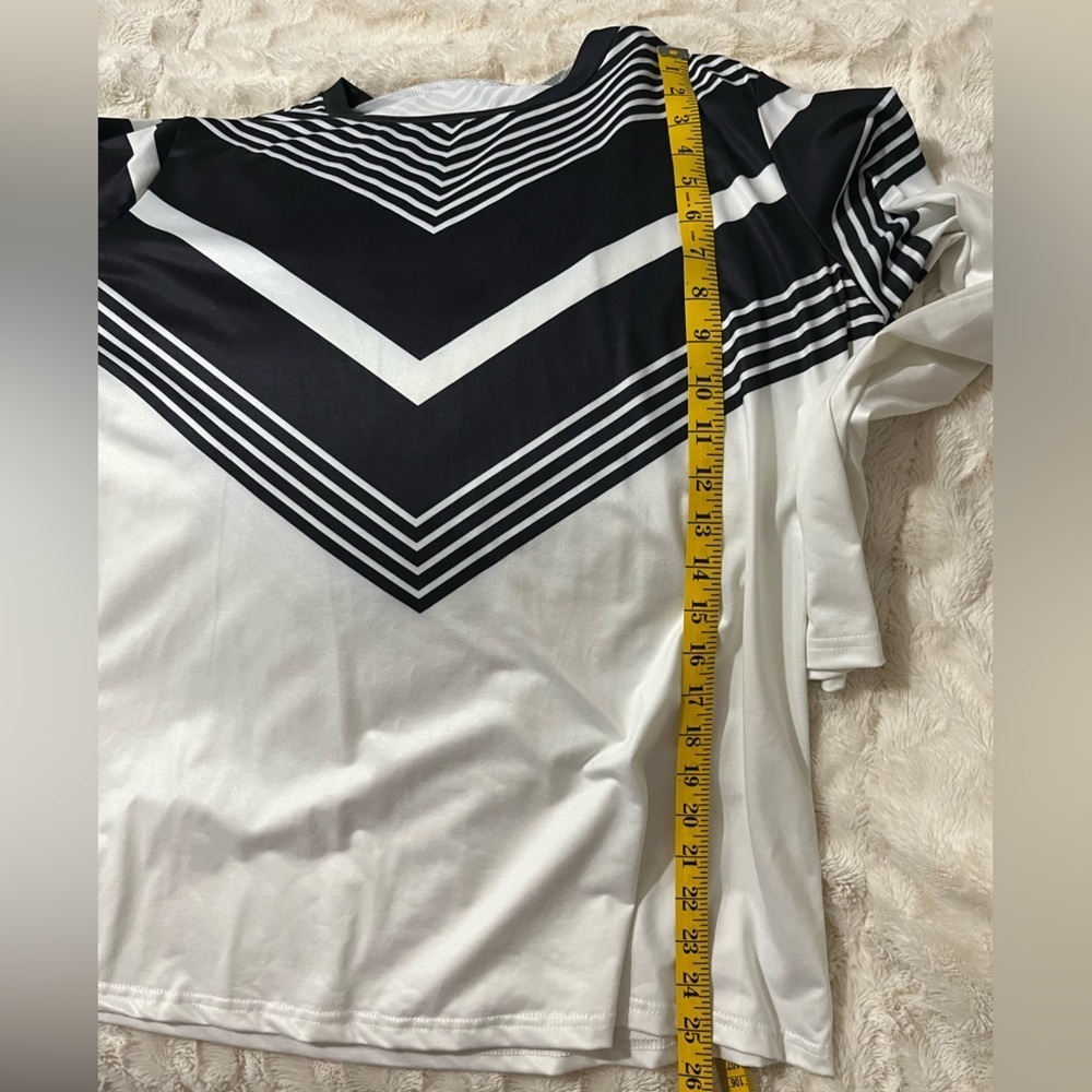 Chic Monochrome Striped Long Sleeve Top - Picture 6 of 7